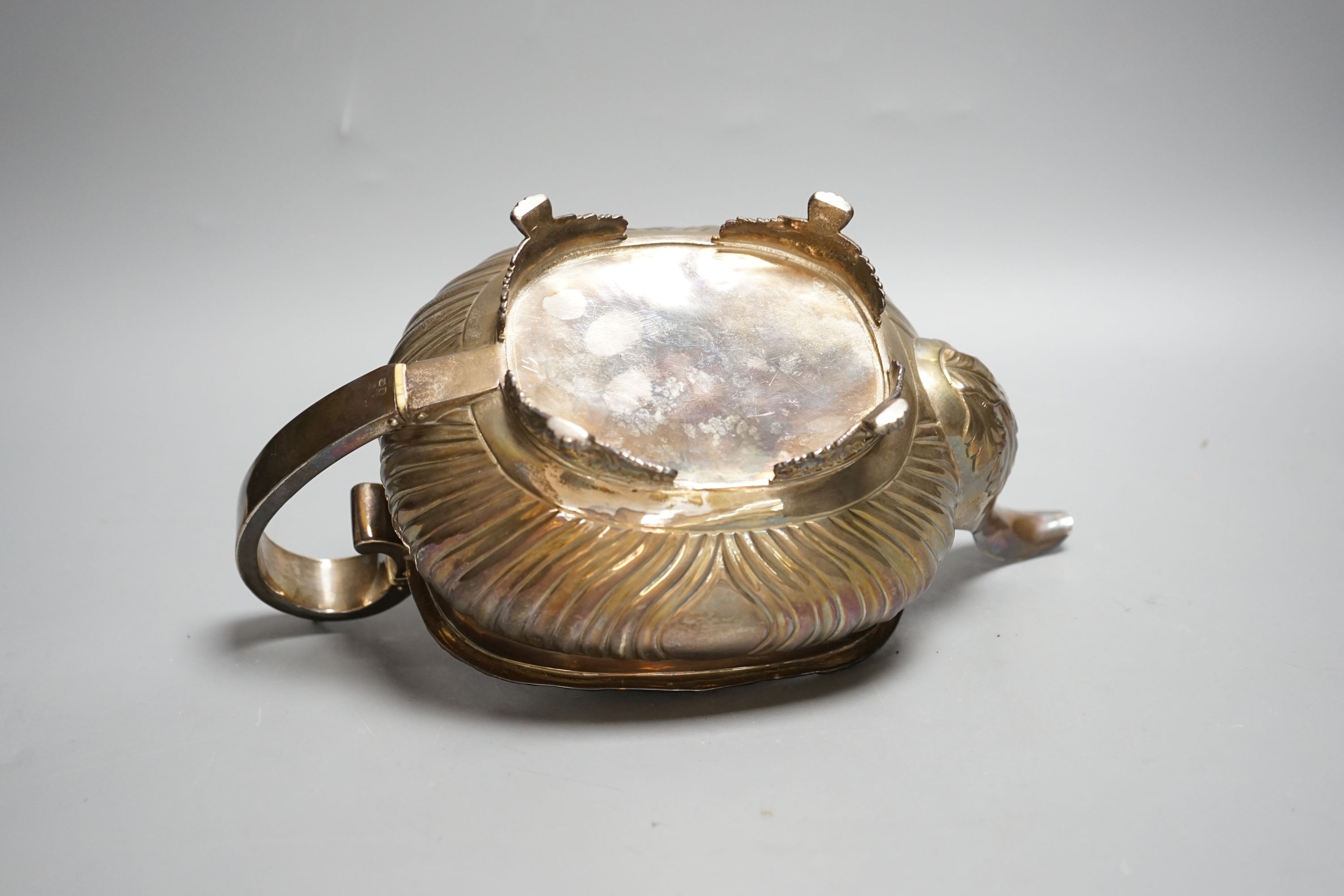 A George III silver teapot, maker's mark rubbed, London, 1817?, gross weight 26oz.